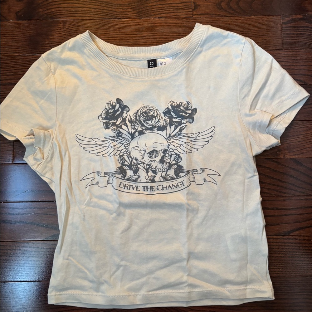 Cream Graphic Tee with Skull and Roses